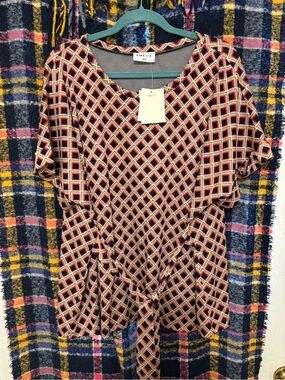 Red Geometric Tie-Front Women's Top